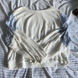 Ivy May White Floral Blue Textured Top/Sweater